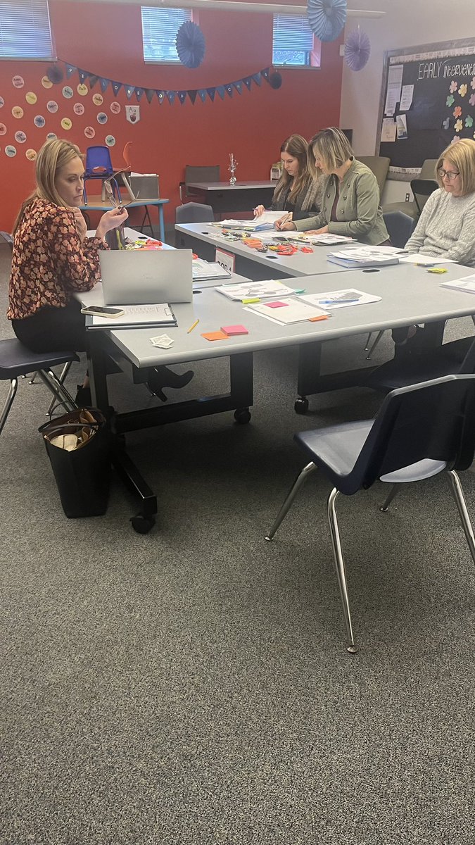 VETS_ELC's tweet photo. Great day with the HILL today! Teacher teams working on understanding the science of reading and applying learning to lessons! Great work team and thanks Molly! https://t.co/SipLPdFIOK
