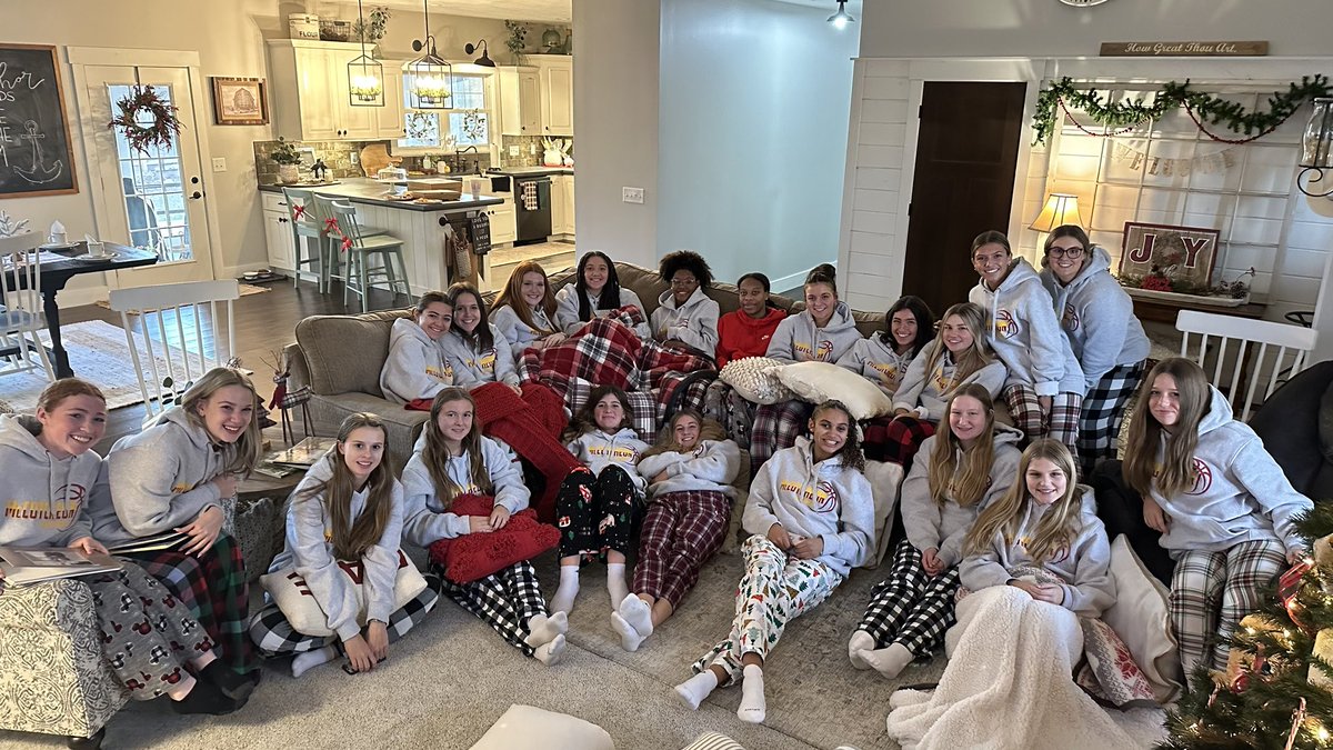 Great night with a great group of ladies! 
Karaoke✅                                Movie night ✅                              Team bonding ✅                   
Team culture alive and well✅
#mccutcheonathletics #mavpride