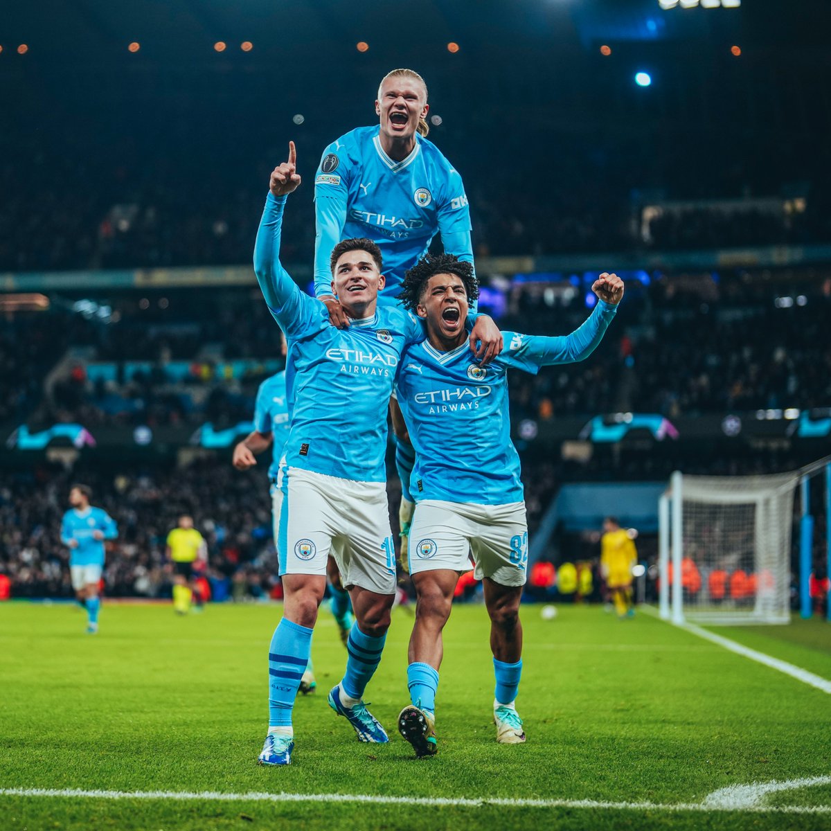 ManCity's tweet photo. WHAT IT MEANS! 🩵

🩵 3-2 ⚪️ #ManCity https://t.co/tmrfyh7AmK