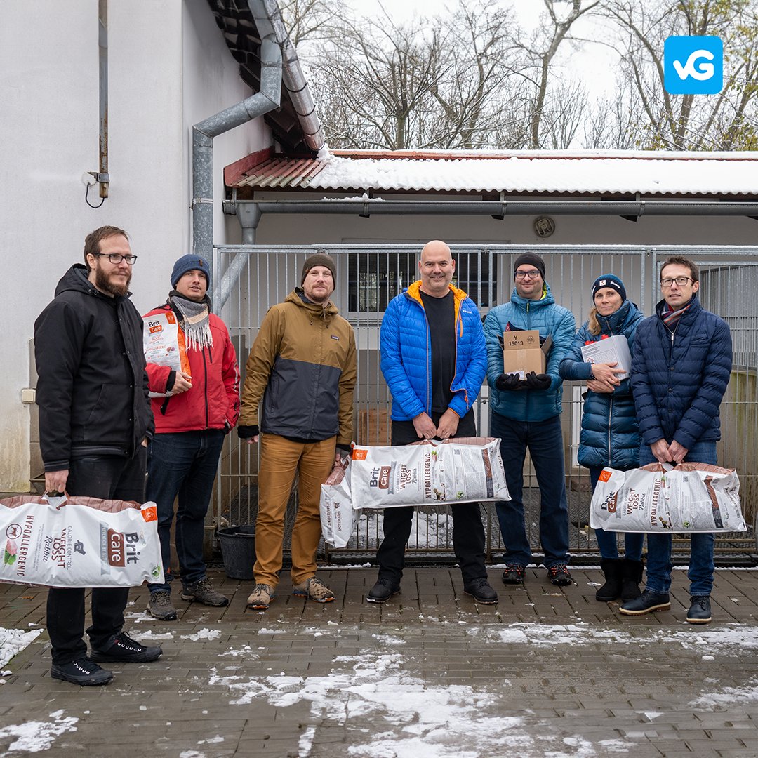 Our #viaGood team collected food and warm blankets for dogs and visited today, on #GivingTuesday, a local shelter. 

We are very grateful for such an experience 🙏🏼

#support #dogood #helpdogs #helpcats