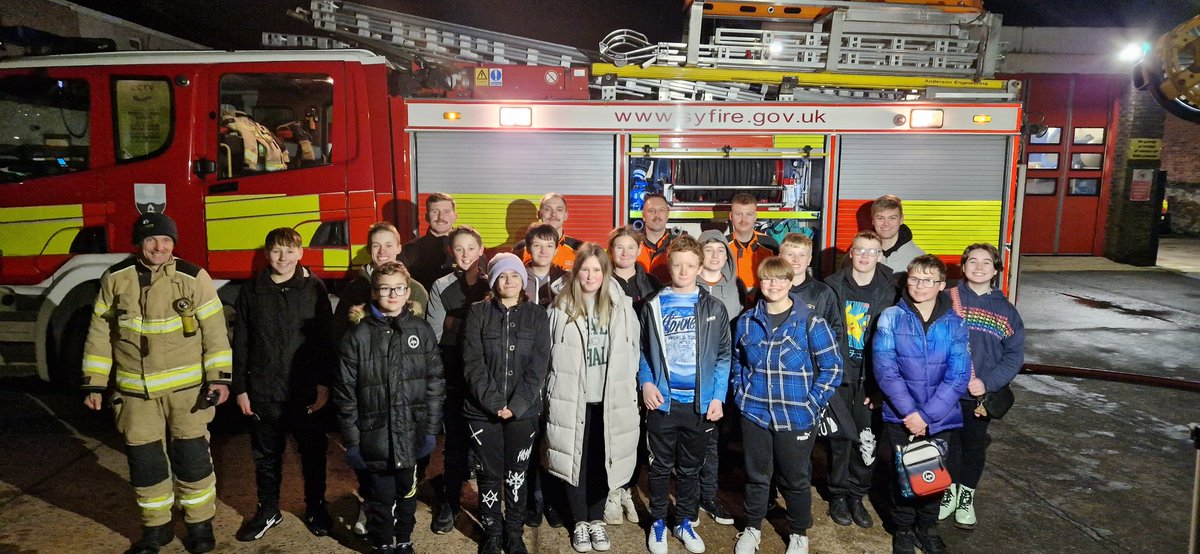 23atc1's tweet photo. Tonight, the Squadron has visited Askern Fire station, where the cadets learnt about the role of the service and had chance to have a go with some of their equipment. A fantastic evening was had by all. @ComdtAC @OC_SWYorksWing @SYRPC_SYFRS https://t.co/ibD6uRoweb