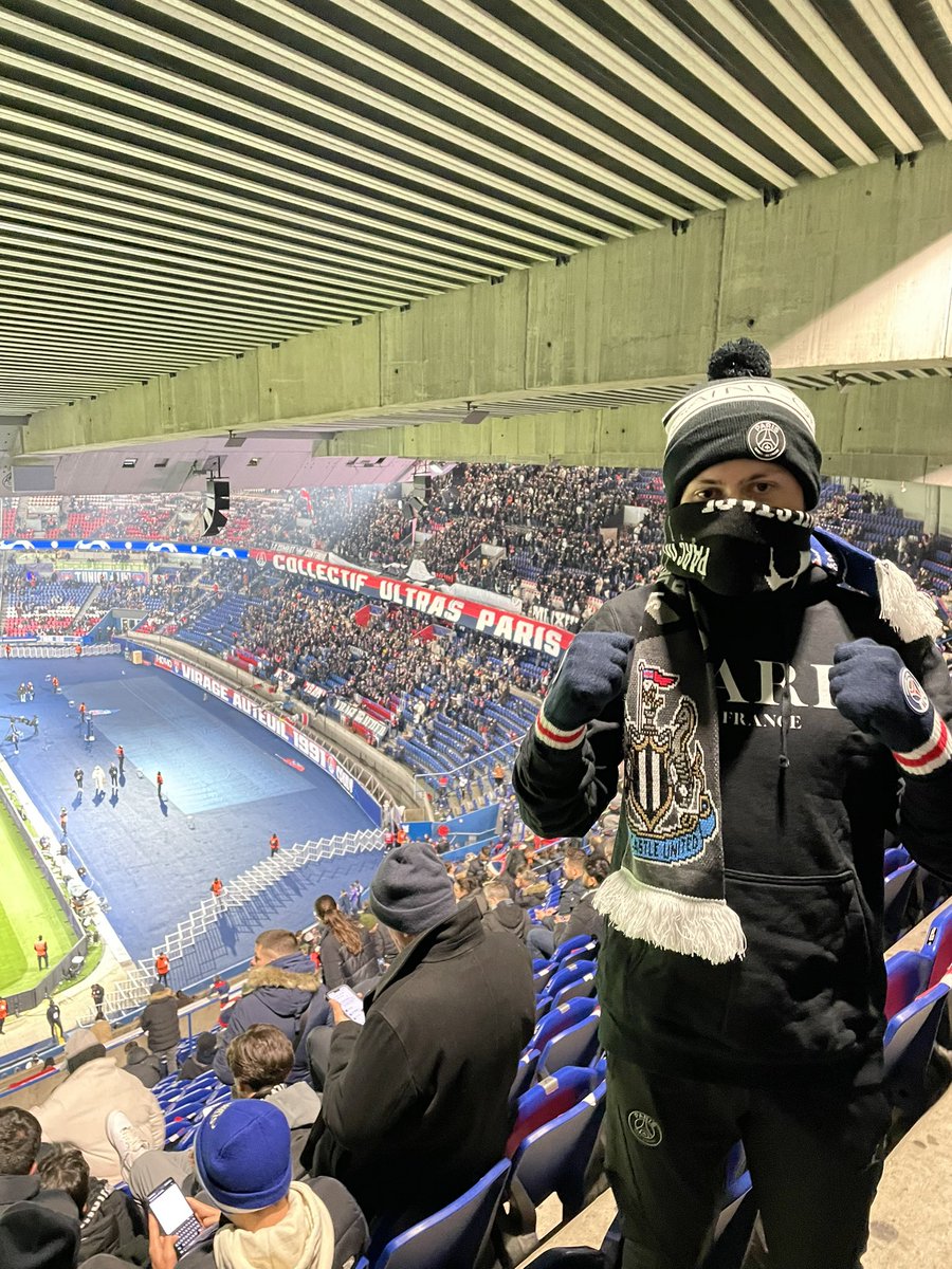 AdamP1242's tweet photo. We got robbed tonight in Paris https://t.co/WJiC1r65HX