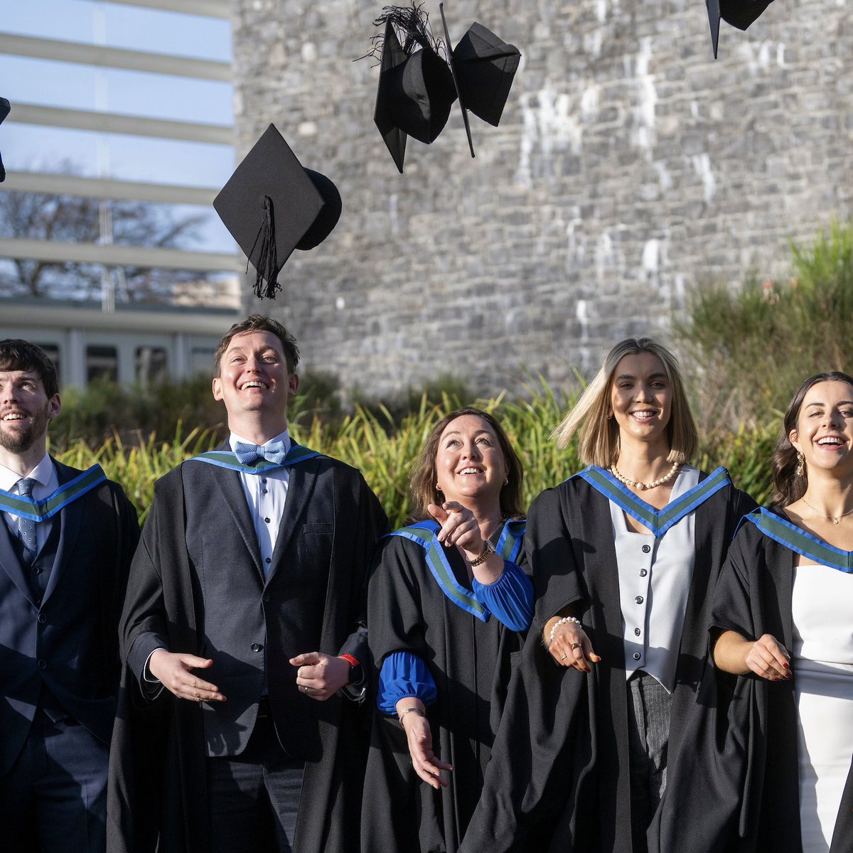 Clann MGO 🧑‍🎓👩‍🎓👨‍🎓 👩‍🎓 Go maire sibh bhur gcéimeanna! #ClannMGO