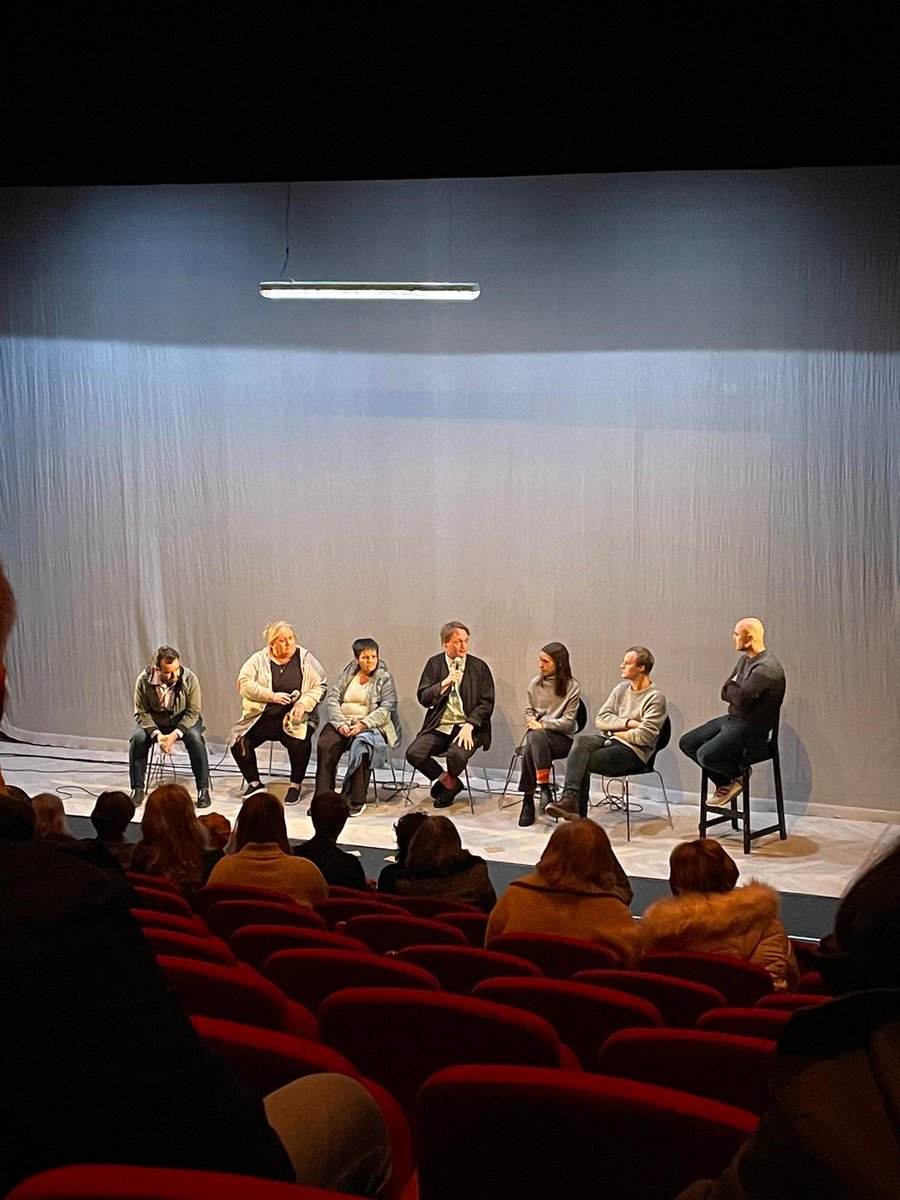 civictheatre's tweet photo. Powerful post-show discussion this eve. Discussing the themes around #Dementia #LostLear
Thanks to Ann & Samantha, local carers from Rose Cottage #Tymon for sharing their lived experiences and to @dangcolley and the cast for deep insights into the development of the play. https://t.co/BzcbnJW6wY