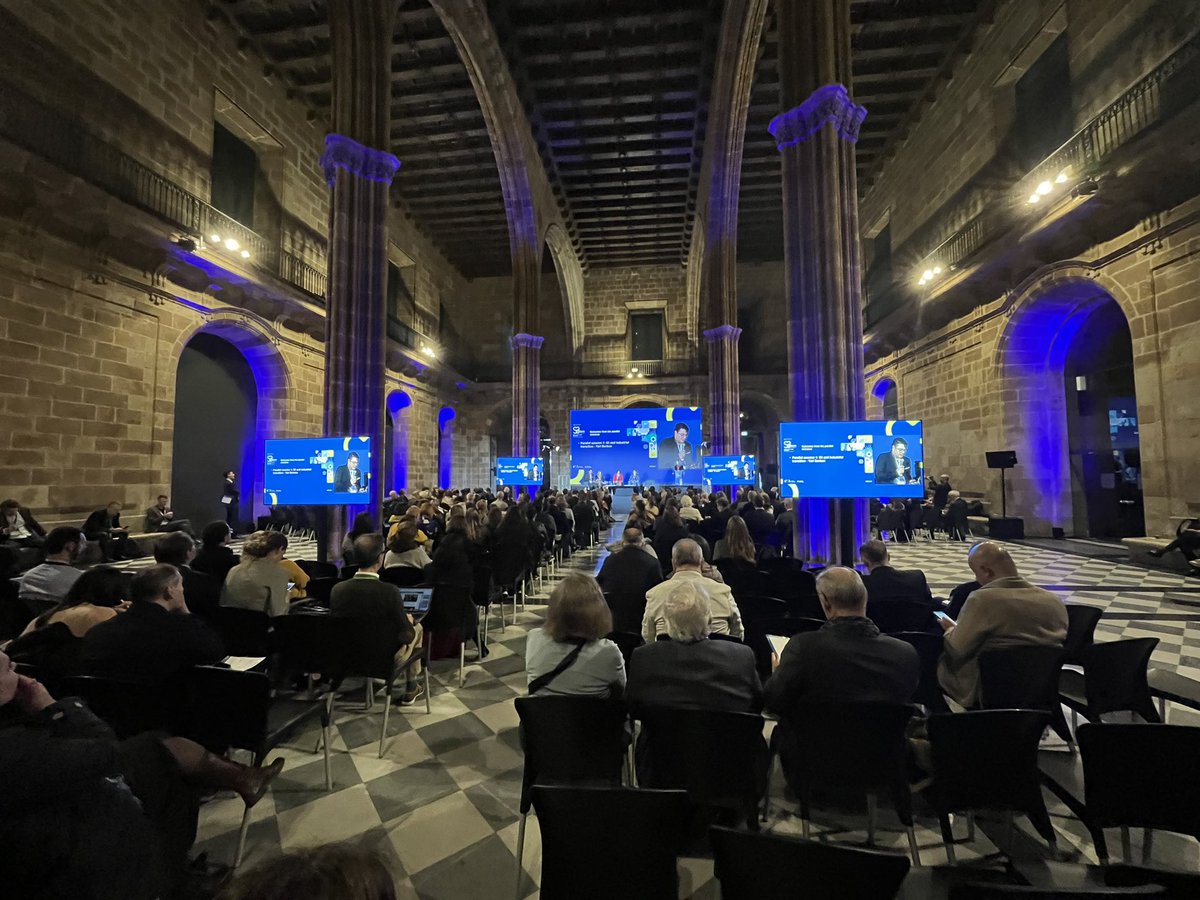 santidonat's tweet image. The first day of the #S3Forum comes to an end. 🙌🏻
Near 400 people gather in Barcelona today to share and learn about the latest developments of #Smartspecialisation in Europe.👩👩👦👦
Lots of rencounters and new contacts around main innovation territorial strategy in Europe.🤝 1/2