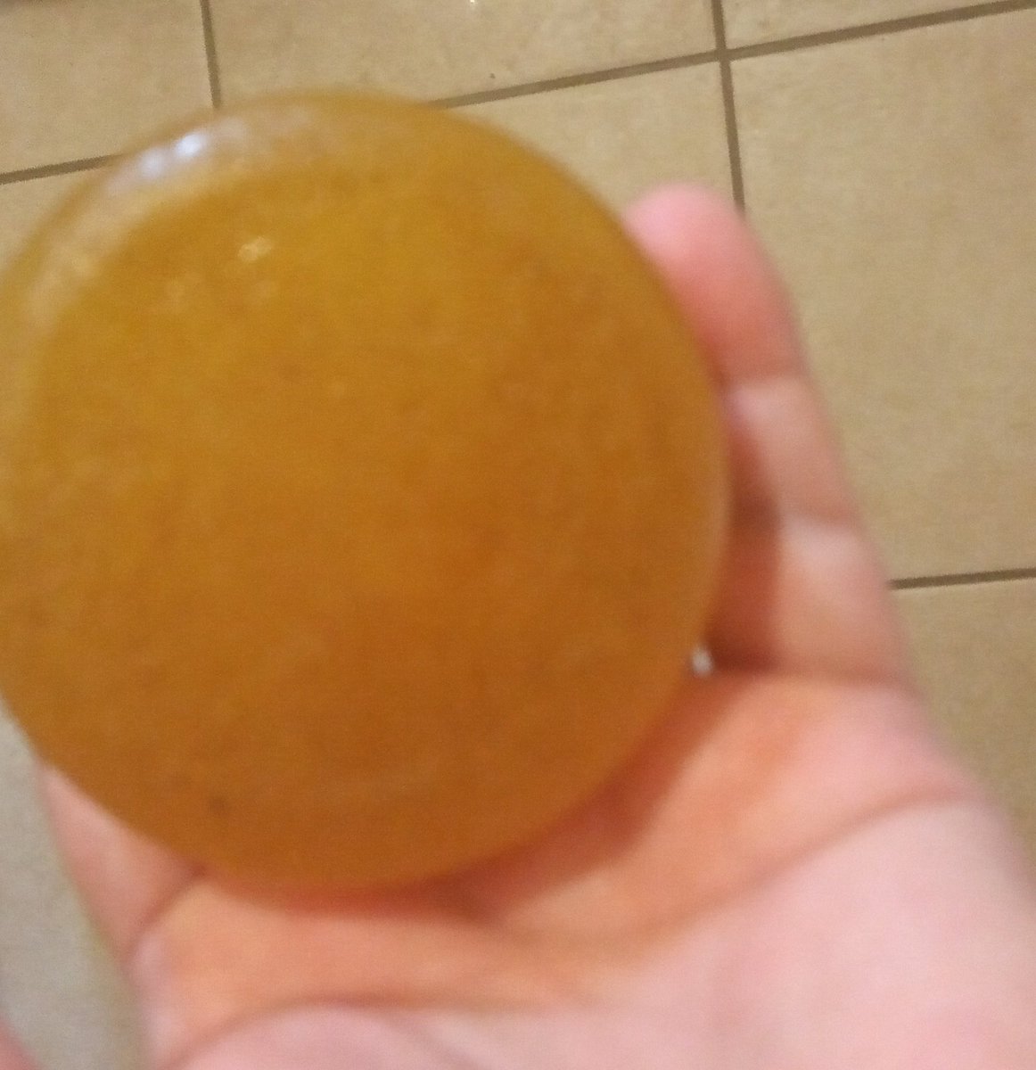 carmem_s's tweet photo. Sabonete artesanal de extrato de açafrão e laranja 🧡 https://t.co/yoa44mNqpA