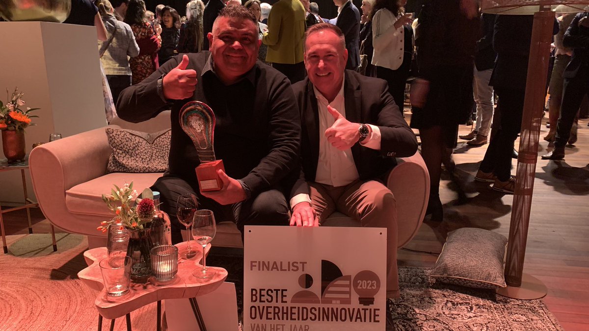 De Zaanse Koffiebranderij Zuivere Koffie is de Beste Overheids Innovatie van 2023! Van harte gefeliciteerd <a href="/JemuelLampe/">Jemuel Lampe</a> en team en Justitieel Complex Zaanstad! Well deserved! 

#binnenbeginnenombuitenteblijven
#onceacriminalnotalwaysacriminal