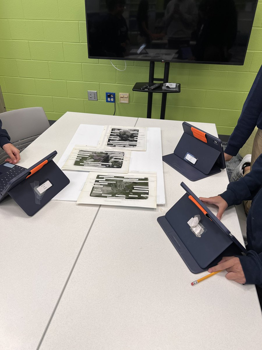teacheraxl's tweet photo. Thank you @danalord for setting up this awesome activity about apartheid and your experience in South Africa.
#freedomfam100 #d100inspires #d100inspira #duallanguage https://t.co/XSJssfnwDz