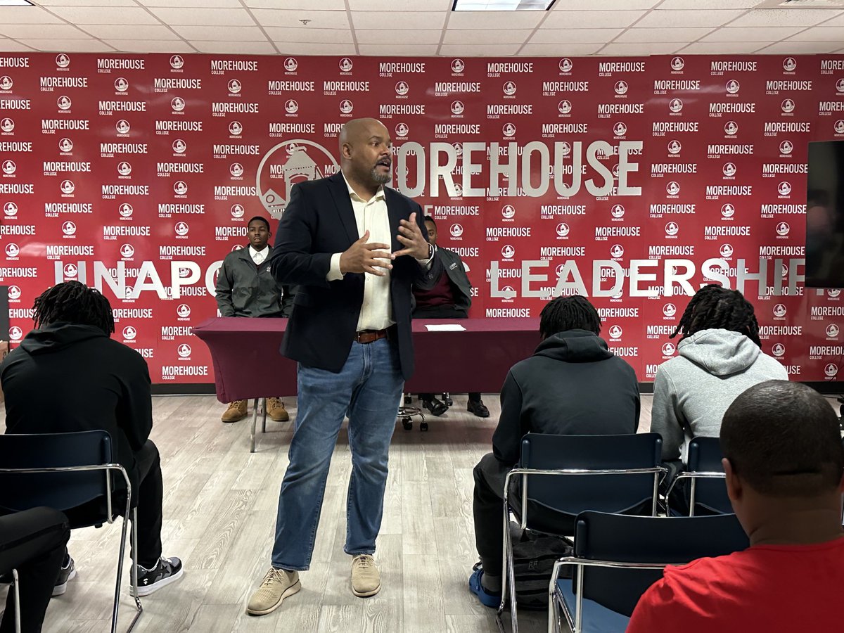 When you put the bat signal up and your big bro comes through!  Dr. Carter came with us to inspire our young men at Morehouse with some personal stories and experiences. #ncssbethebest ⁦<a href="/shebriej/">She' Jones</a>⁩ ⁦<a href="/tutuedtech/">Ijeoma Johnson</a>⁩ ⁦<a href="/writeright_now/">Dr. Jennifer Williams</a>⁩ ⁦@dukebradley_III⁩