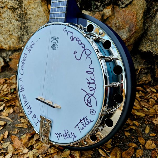 This Giving Tuesday, @ketchsecor and I partnered with @deeringbanjos to auction off a signed banjo to benefit the National Alopecia Areata Foundation!