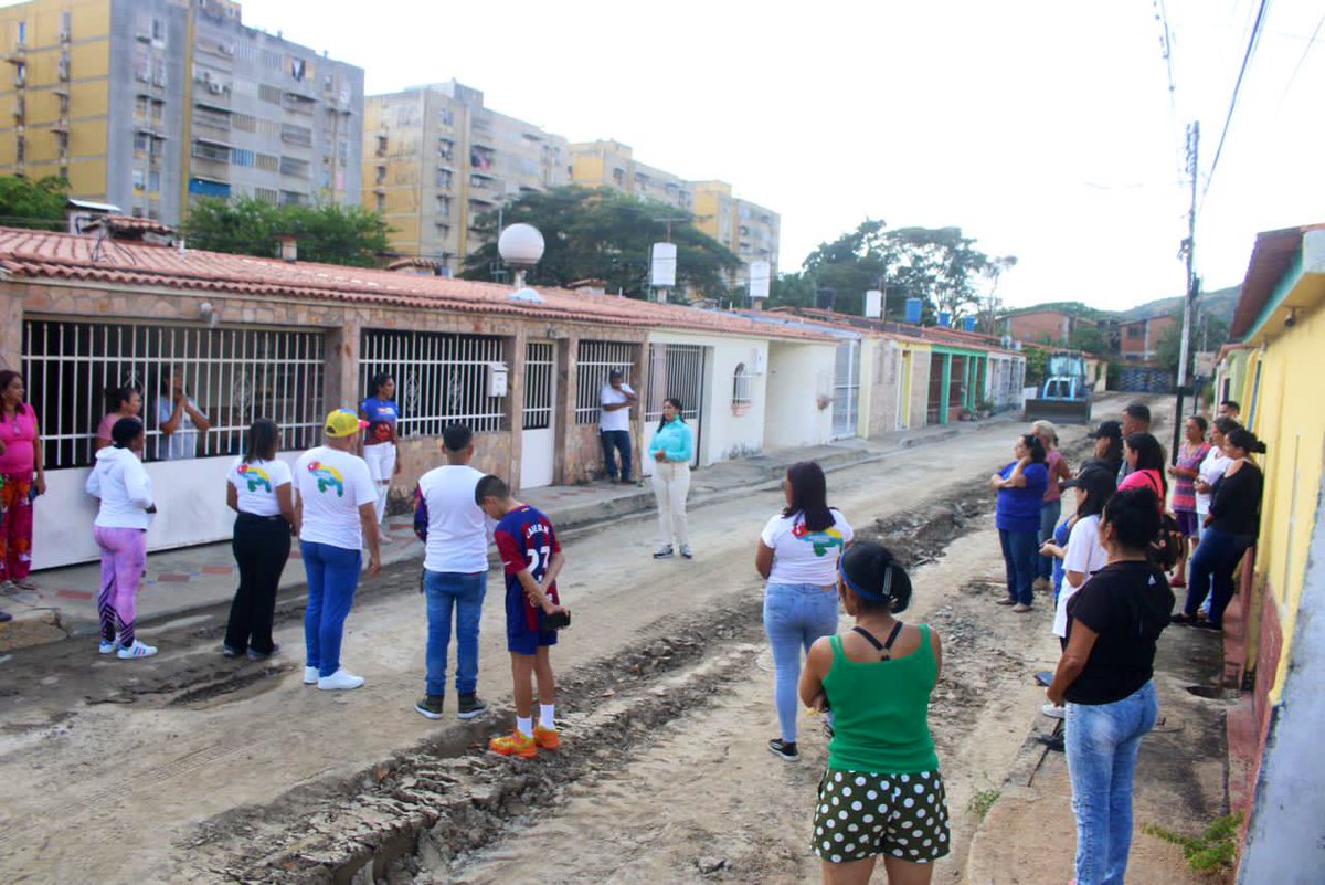 #28Nov Estuve en la Urb. La Floresta, parroquia Casco de Turmero junto a nuestros líderes y lideresas, supervisando la culminación de los trabajos de sustitución de 102 metros de colector a través del 1x10 del Buen Gobierno de nuestro Pdte.<a href="/NicolasMaduro/">Nicolás Maduro</a> #VenezuelaEsEsequibo