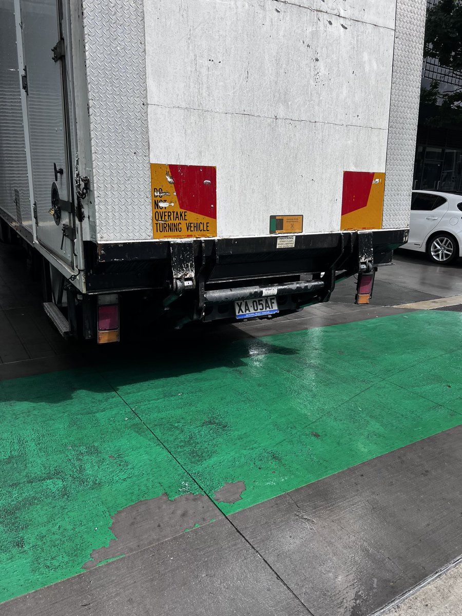 elbaroni's tweet photo. Morning @tccs_act — yet another one for you, this outside the new Meriton building on Allara St. https://t.co/CW8nTRdNrN