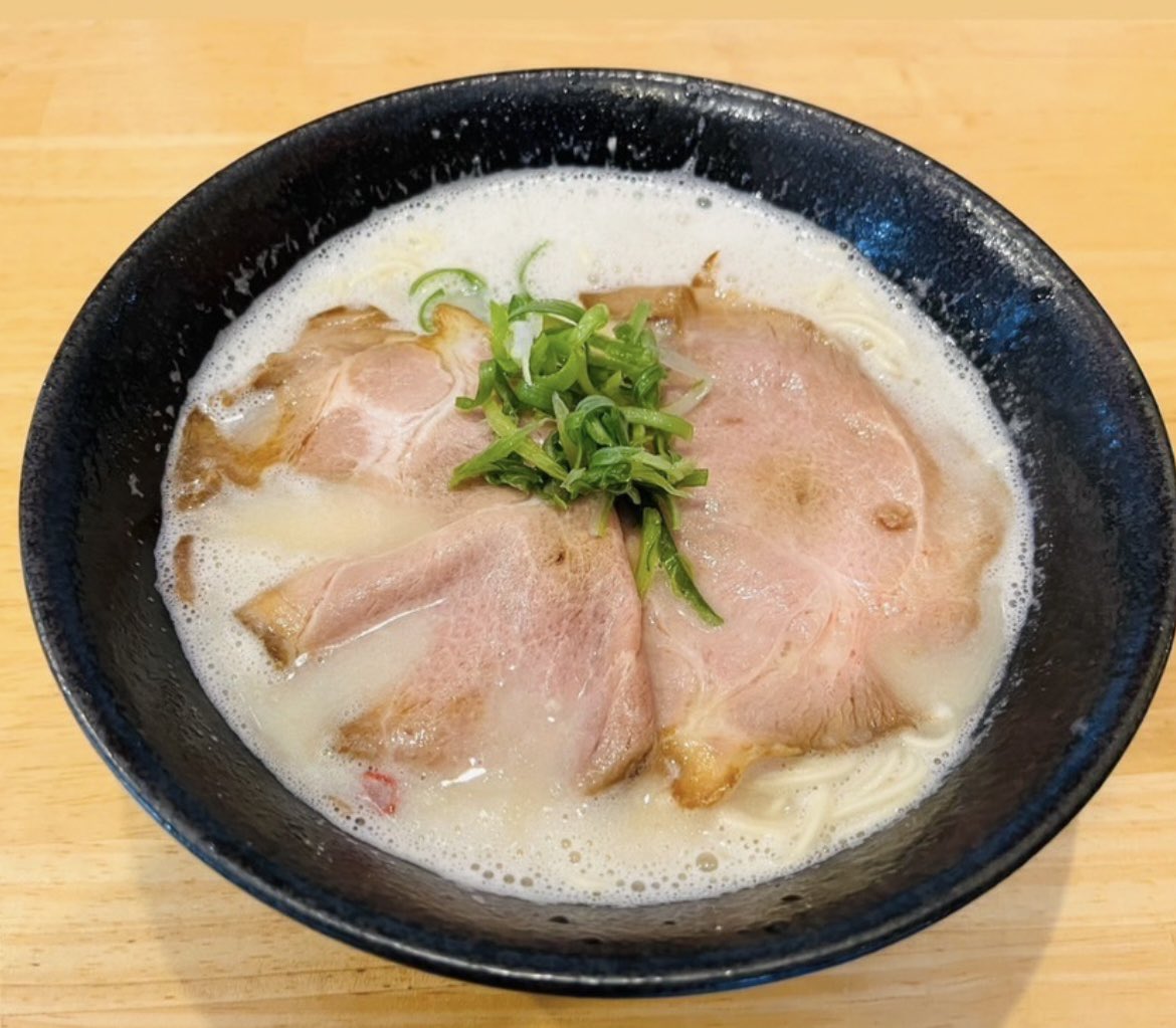 namikgroup's tweet photo. おっは☀️

何だか冬はやたら味噌ラーメン食べたくなる🍜♡
だけどもだっけっど！！
並木のイチオシは濃厚♥️な✨️極✨️!!
超こってりラーメンを是非ご堪能ください🥰

ではでは今日も良き一日を!!
#ラーメン並木 #ラーメン　#弁当　#周南市　#山口県　#防府市　#ランチ　#グルメ　#自家製麺　#豚骨 https://t.co/uc4JJoETYv