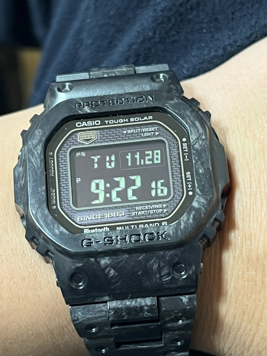 hzk1666's tweet photo. gcwb5000フルカーボン
軽い、最初付ける時違和感感じる。
実物はめちゃくちゃかっこいい。
価格は可愛くないが、世界初めフルカーボン、40周年、立体商標登録記念モデルとして、入手するしかないですね〜
ウワサとして、世界500本だけ生産。 https://t.co/vc24DcUiMN