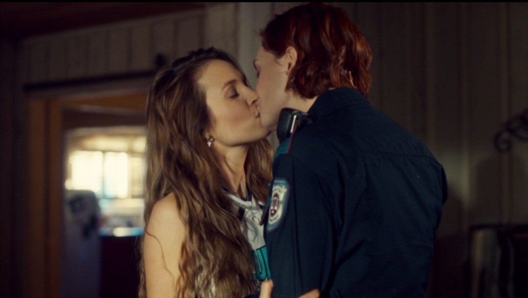 only_human3's tweet photo. Happy #wayhaughtwednesday to all my lovely #Earpers Family 💜 #WynonnaEarp #representationmatters 🏳️🌈 #wayhaught #katbarrell #dominiquepc https://t.co/N8rjAaatms