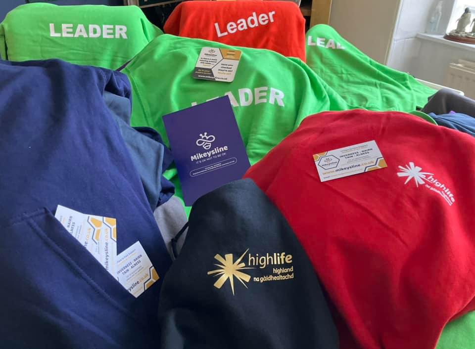 💙💜💚❤️🪙⭐️A busy day in #Leadership land. Over 90 #Hoodies all carrying the @Mikeysline message , sorted & making their way to their amazing #Youngleaders #Itsallaboutthehoodie #Itsoknottobeok #mentalhealthmatters #wellnessleaders #HLHMakingLifeBetter @HLHLeadershp 💙💜💚❤️🪙⭐️