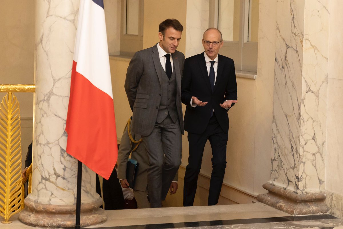 LucFrieden's tweet photo. Célébration d'un lien fort entre le Luxembourg et la France.

Excellents premiers échanges avec @EmmanuelMacron et @Elisabeth_Borne sur nos relations bilatérales et l'actualité européenne 🇱🇺🇫🇷 https://t.co/olMhAt61kK
