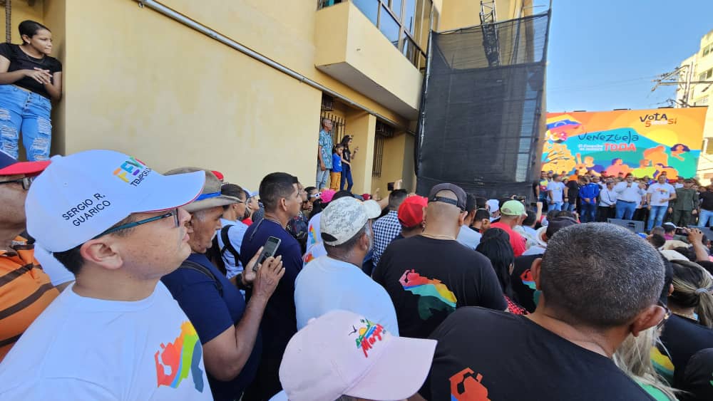 ¡El Esequibo es nuestro! 

En Guárico estamos resteados y listos para el próximo domingo 3 de diciembre apoyar el Referendo Consultivo con 5 contundentes SÍ... 🇻🇪 🖐🏽

¡Venezuela toda!
🇻🇪🇻🇪🇻🇪🇻🇪🇻🇪