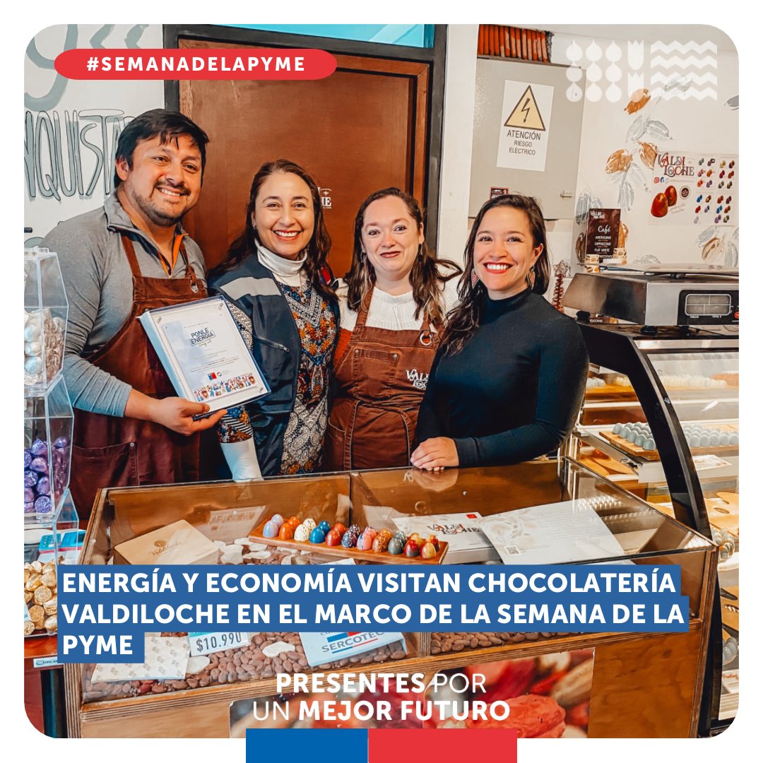 EnergiaLosRios's tweet photo. ⚡️♻️Felicidades a la chocolatería @valdiloche, emprendimiento de Nontuelá que instaló paneles fotovoltaicos ☀️ y recibió un reconocimiento por parte de la seremi @ClaudiaLopetegu y su par de @SeremiaEconomia en el marco de la Semana de las MyPymes💚♻️ https://t.co/B0KEwQSwTu