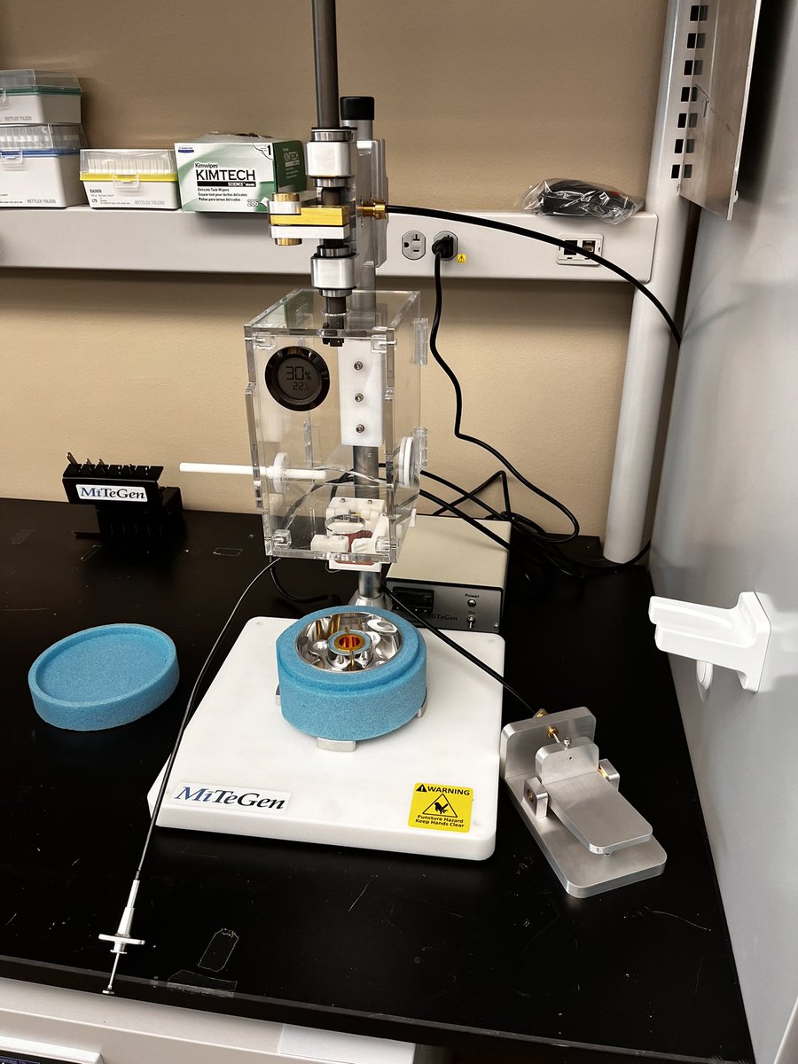 mcrae_ewan's tweet image. So I made the bold move to get one of these bad boys so that we can plunge in house ASAP after samples get off the FPLC. I&apos;ve only ever used GP2/vitrobot. Does anyone have any tips for manual plunging or is it just a matter of practice and trial and error? 
#CryoEM
#Vitrification