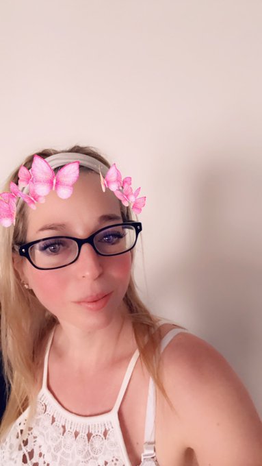 Going live on only fans link in bio xoxo mwah 💋 https://t.co/lTYFtMNiyL