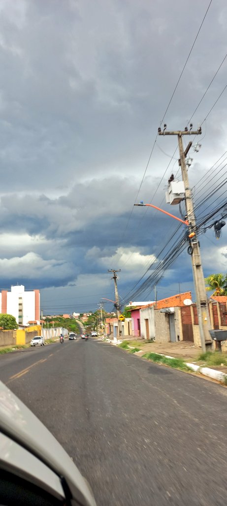 Danamlima's tweet photo. O céu de hoje a tarde tava encantador mesmo...🌧️ https://t.co/ytYfzERpAb