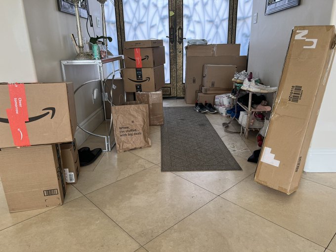 Best part of my job 🛍️💕 https://t.co/VfBoGoxxy7<a href="/tag/happypridemoth"class="tags"><span>#happypridemoth</span></a><a href="/tag/happyjuneteeth"class="tags"><span>#happyjuneteeth</span></a>