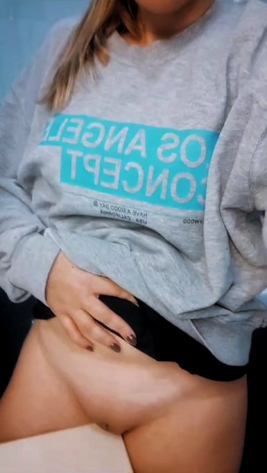 🇪🇦 Masturb&aacute;ndome con el pico del lavabo. 🇬🇧 Masturbating with the sink spout. 😋😋😘😘  https://t.co/vryuLNQkzU<a href="/tag/sinparty"class="tags"><span>#sinparty</span></a>