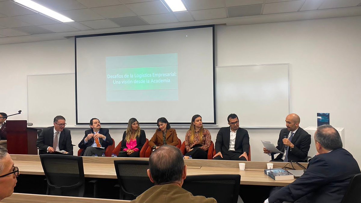 Supertransporte's tweet photo. La Delegada de Puertos @tatiana_navarrq, participó en el panel "Como Promover el Desarrollo de Actividades Marítimas y Portuarias en el País", del evento "Desafíos de la Logística Empresarial", junto a #ASONAV y @ANDI_Colombia, resaltando la labor de esta Superintendencia. https://t.co/4UMLcJlQRd