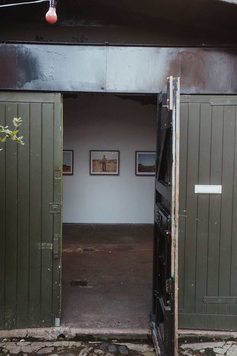 ceascott's tweet image. Studio tour today at Jane Hilton’s. Clearly been listening to @joerogan too much cause I keep thinking he should see this work - like he’s my friend! Guess that’ll happen when you listen to someone’s podcast everyday! Reality is wild. #buyart #collectart