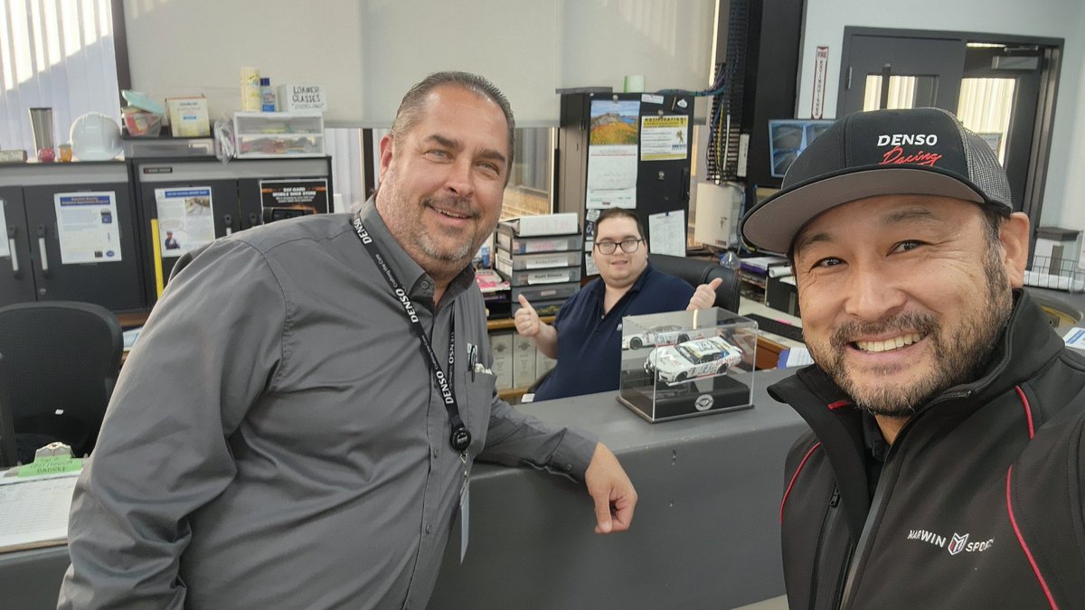 AkinoriOgata's tweet image. We set a @Lionel_Racing prototype #14 late model at the employee's entrance of #DENSO to make it more exciting for them. DENSO security behind the model car said to look 24/7 👌👮‍♂️

DENSO Late Model will be available in May 2024. My web store also will have this model.
