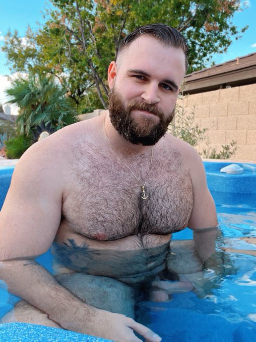 Hop on in! I could use a hand here&hellip; 💦💦 https://t.co/HpKKDSOAKG