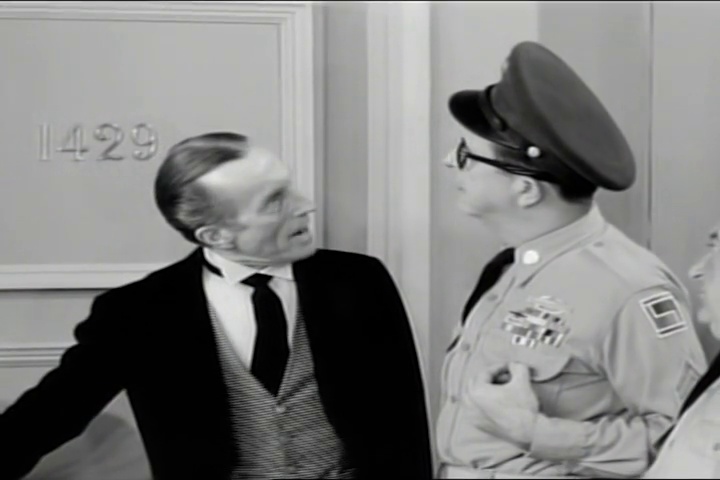 RandCaps's tweet photo. Lord & Lady Rockford thought they'd found their lost son & heir, but it was all a mistake. #RockfordFamily #LostSon #Heir #Mistake #ClassicUSTV 5pm (From The Phil Silvers Show, Ep: "Doberman Missing Heir," (Fri, May 15, 1959)) https://t.co/Vu58YSNvHd