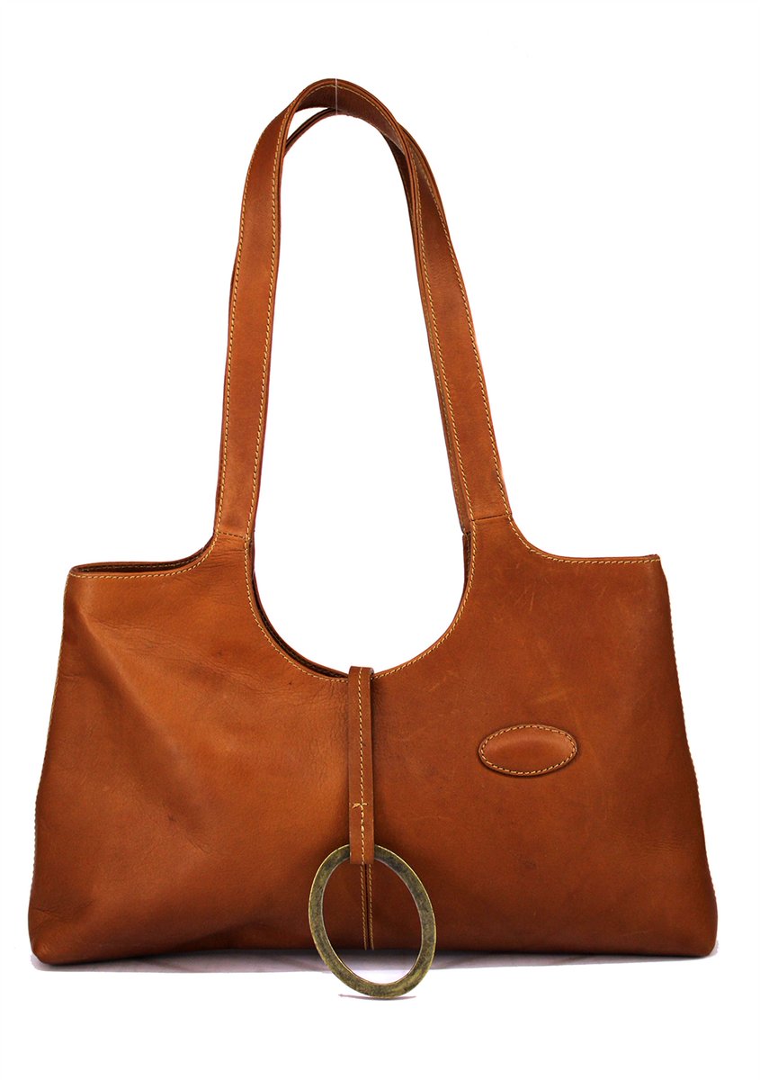 Effortless sophistication in every carry. 👜This brown leather tote is a must-have! 🌟 #LeatherTote #ClassicStyle #FashionEssentials #VersatileChic #ElegantCarry #BagLove #EverydayLuxury