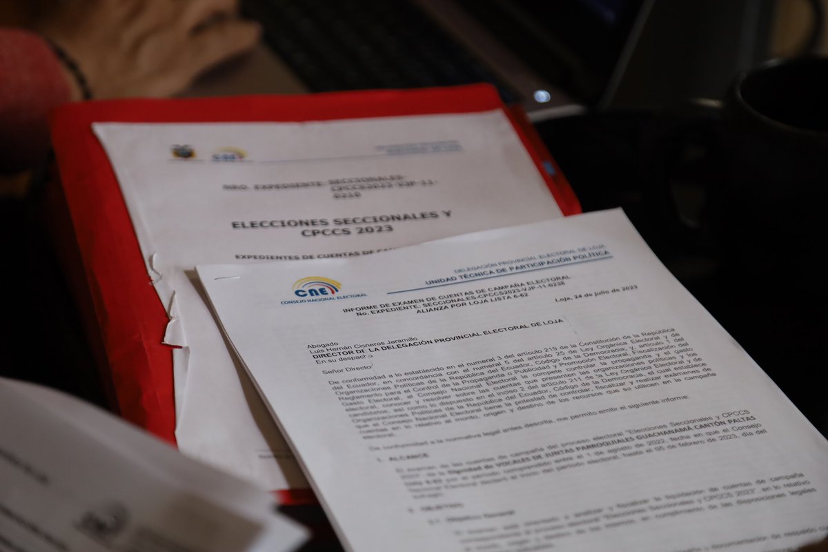 CNELoja's tweet photo. #CNEInforma | Revisamos los informes de cuentas de campaña correspondientes al proceso de #EleccionesSeccionales2023Ec 🗳️🇪🇨. El trabajo se realiza con apoyo de funcionarios nacionales. https://t.co/OBVBCMAX7x