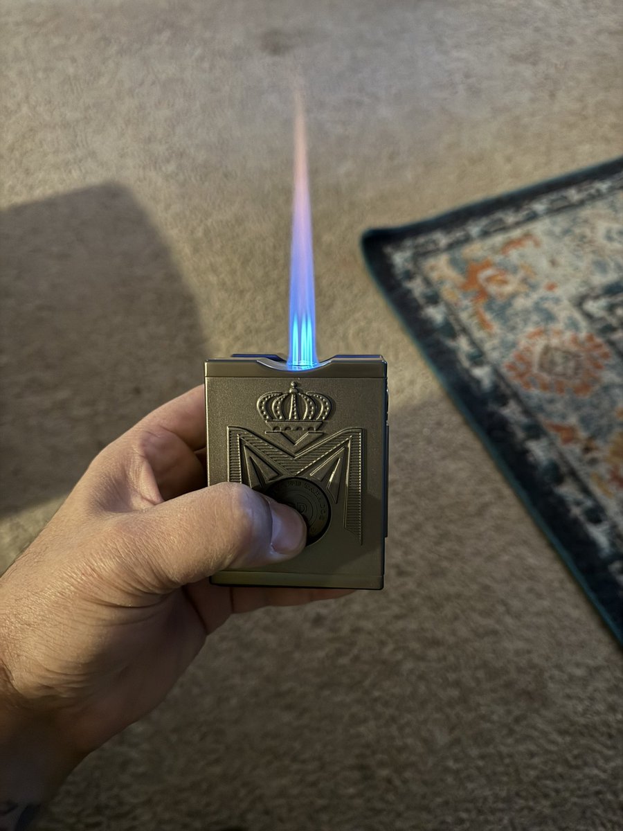 Thanks to <a href="/macanudo/">Macanudo Cigars</a> for their lighter give away. My prize arrived today.