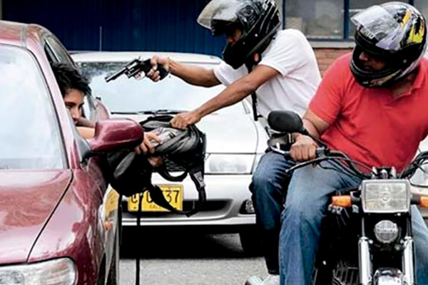 desde_1965's tweet photo. Los motochorros fueron los primeros delitos extranjeros en Chile, importados por Michelle Bachelet en 2015. https://t.co/c7zH2HctgS