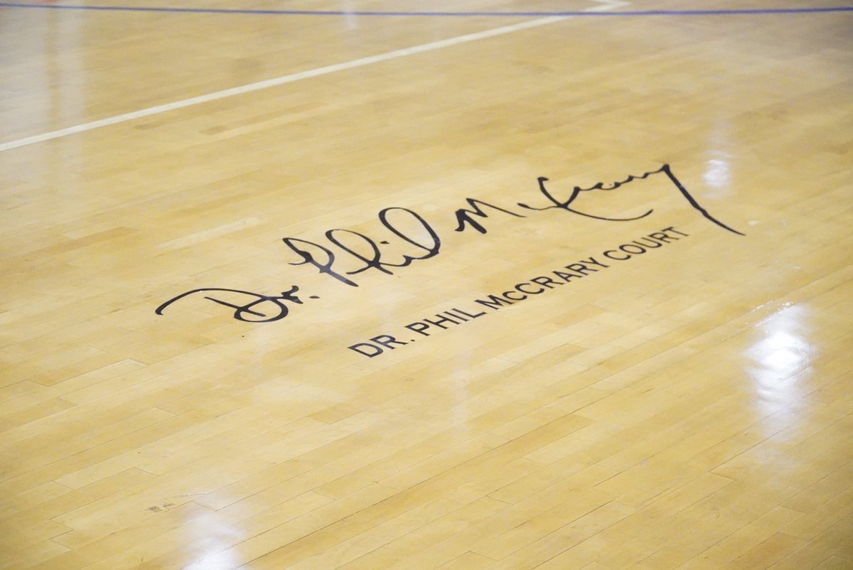 JayChampNews's tweet photo. Columbia High School held a court naming ceremony tonight in honor of Dr. Phil McCrary — DeKalb’s all-time winningest boys basketball coach, who recently picked up win No. 700 on a road trip to the Bahamas. https://t.co/F6AR6ApSqK