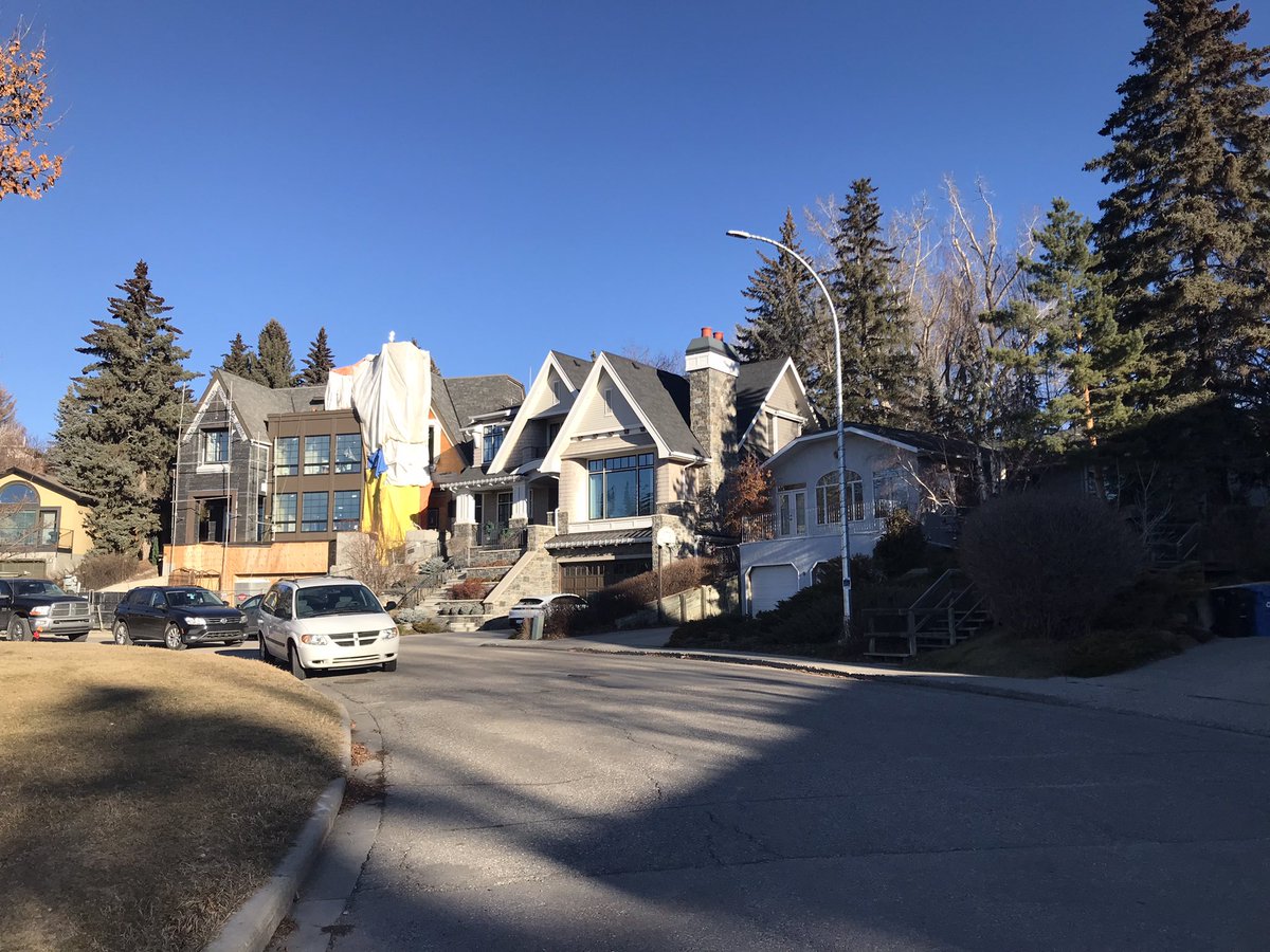 everydaytourist's tweet image. Old vs new. Some samples of the diversity of infill projects in Calgary’s inner city encountered today. Densifying and diversifying our city one project at a time. @YYCTKW @hhbhca @HillhurstSunny #infill #innercity #urbanrenewal @CREBNow @BILDCR @NORR @lourdesmjuan