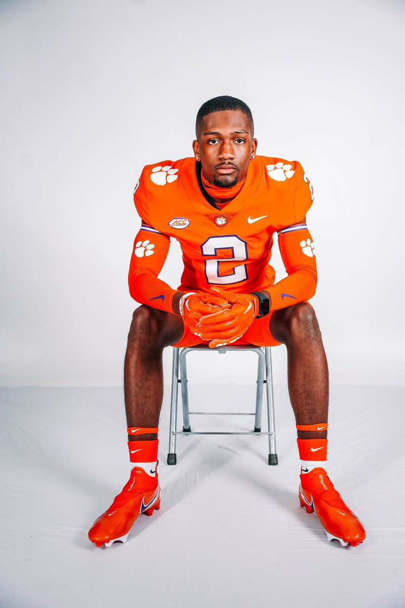feagin_tavoy's tweet photo. Thank you to all of my Tampa Catholic and CDS brothers who have helped me grow and get to where I want to be.Dear Clemson coaches and fans, I am 110% confident and ready to get to work this spring. Go Tiger🐅 https://t.co/KDZ1ZD39FY