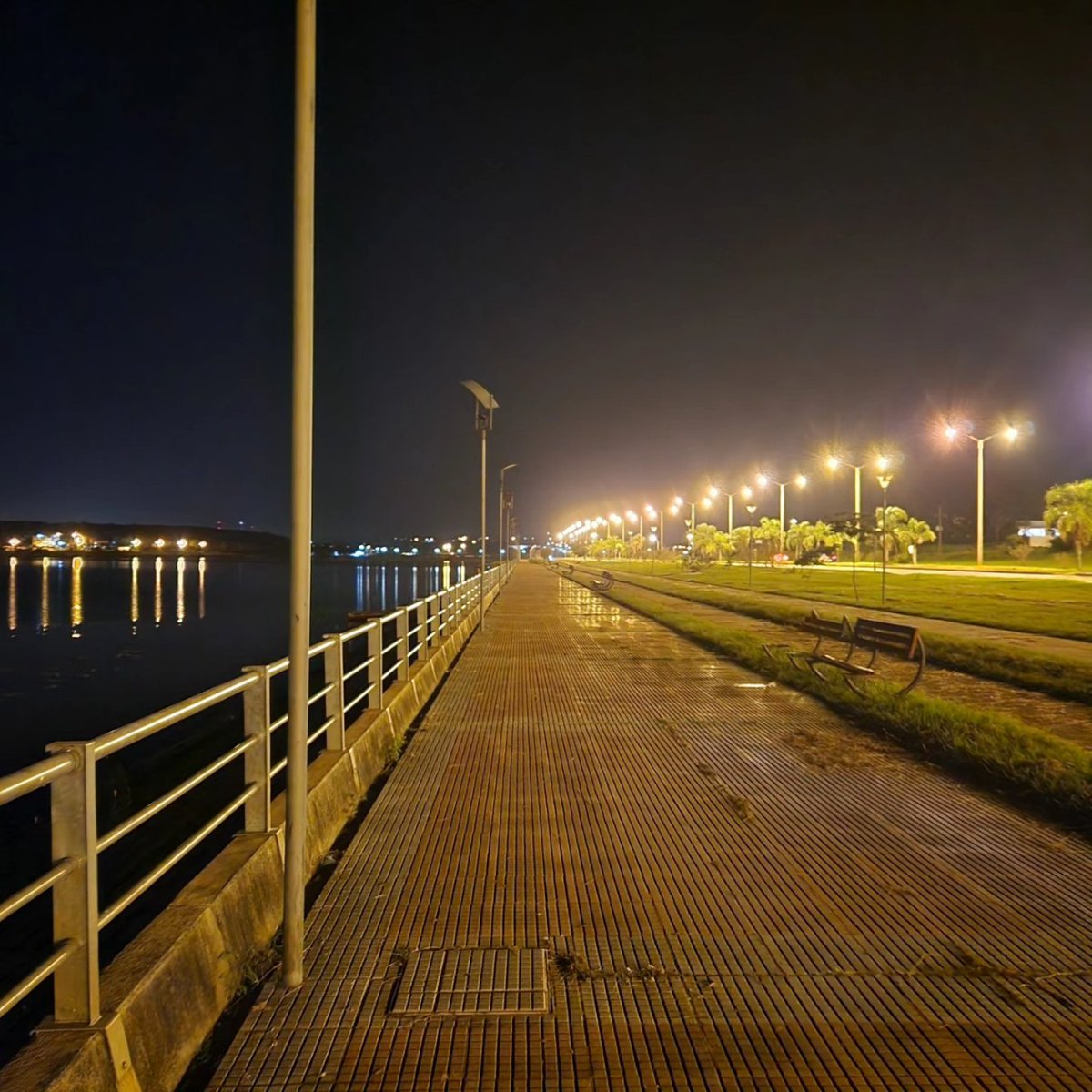 Ante la falta de respuesta, solicitamos por tercera vez al ejecutivo municipal la remisión de informes sobre el estado en el que se encuentran los trabajos en cuanto al mantenimiento de la iluminación y reposición de bancos en la Costanera de Encarnación
