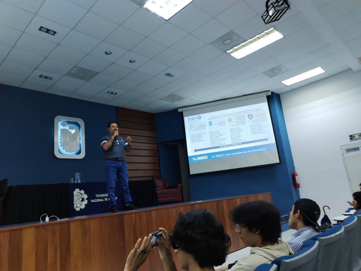 #Educación #SistemaNacionalDeInformaciónEstadísticaYGeografica El Mtro. <a href="/CarlosCaporal2/">Carlos Caporal</a>
 Explica la importancia de conocer sus subsistemas ,  metodología,  clasificación , temporalidad y espacio. Presentes <a href="/RebecaTem/">Rebeca</a> 
<a href="/nellymercedes5/">Nelly Aguiar</a> 
<a href="/diana_uan/">Diana Uan</a> 
<a href="/LoriaNaidelyn/">Naidelyn Loria</a> 
<a href="/mapachestec/">@MAPACHESTec</a>