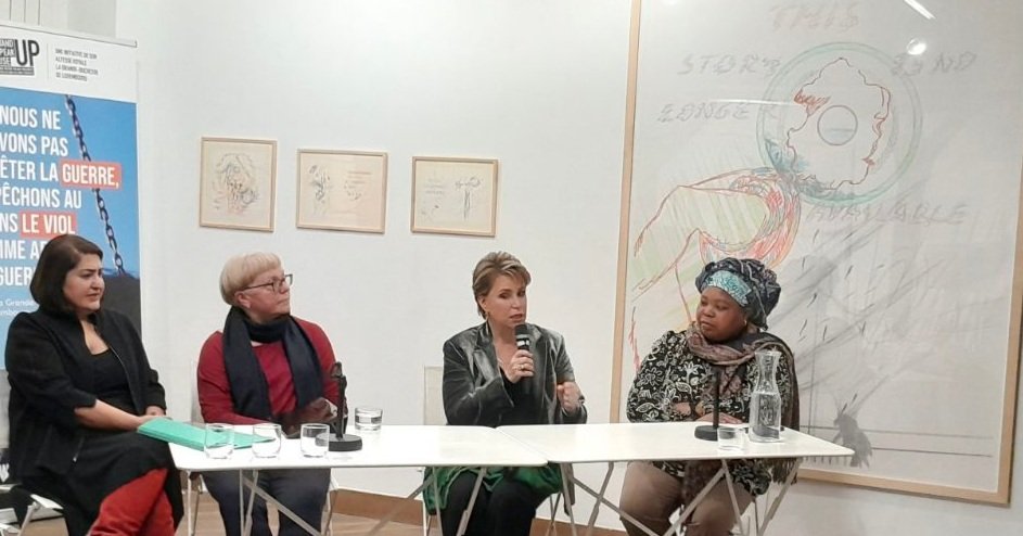 Ce soir avec @StandSpeakRise lutter sans cesse contre le viol, arme de guerre et crime contre l'humanité ! Merci Chères @MariaTeresa_Lux @ChekebaH @TatyMukanire de #RDCongo @olenasuslova d'#Ukraine et @pascalebourgaux ❤❤