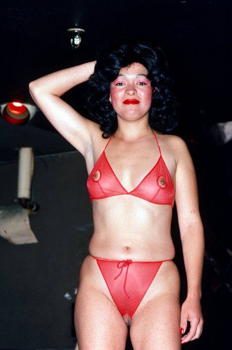 Vintage style lingerie @ #ShowWorldCenter on 42nd street. Today's lingerie has come a long way. Those<a href="/tag/showworldcenter"class="tags">#ShowWorldCenter</a><a href="/tag/performanceart"class="tags"><span>#performanceart</span></a>