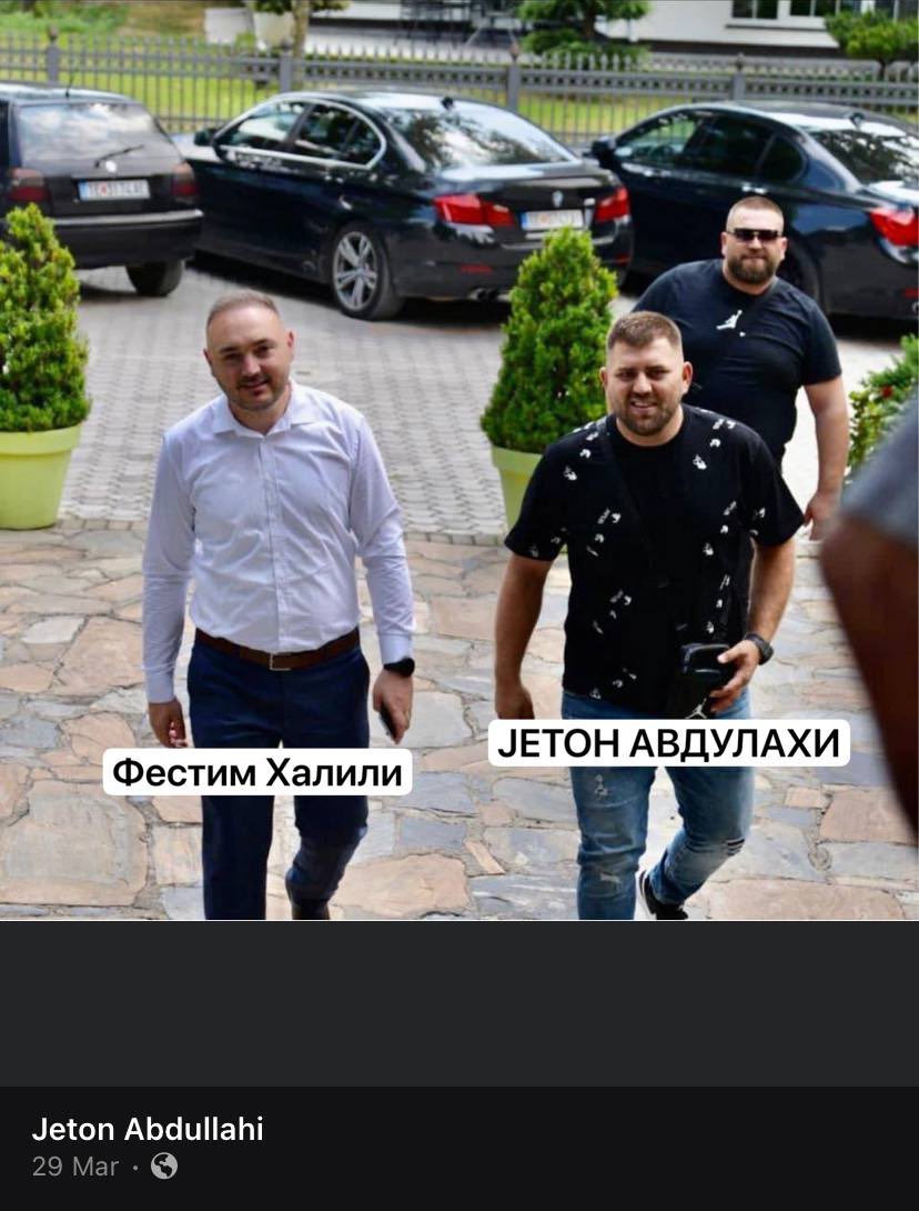 Јетон Абдулахи - лицето кое го симна и фрли македонското знаме, постави албанско на Попова Шапка. 

На сликата е со Фестим Халили - директор на ФИТР од ДУИ, соселанец негов од Шипковица.