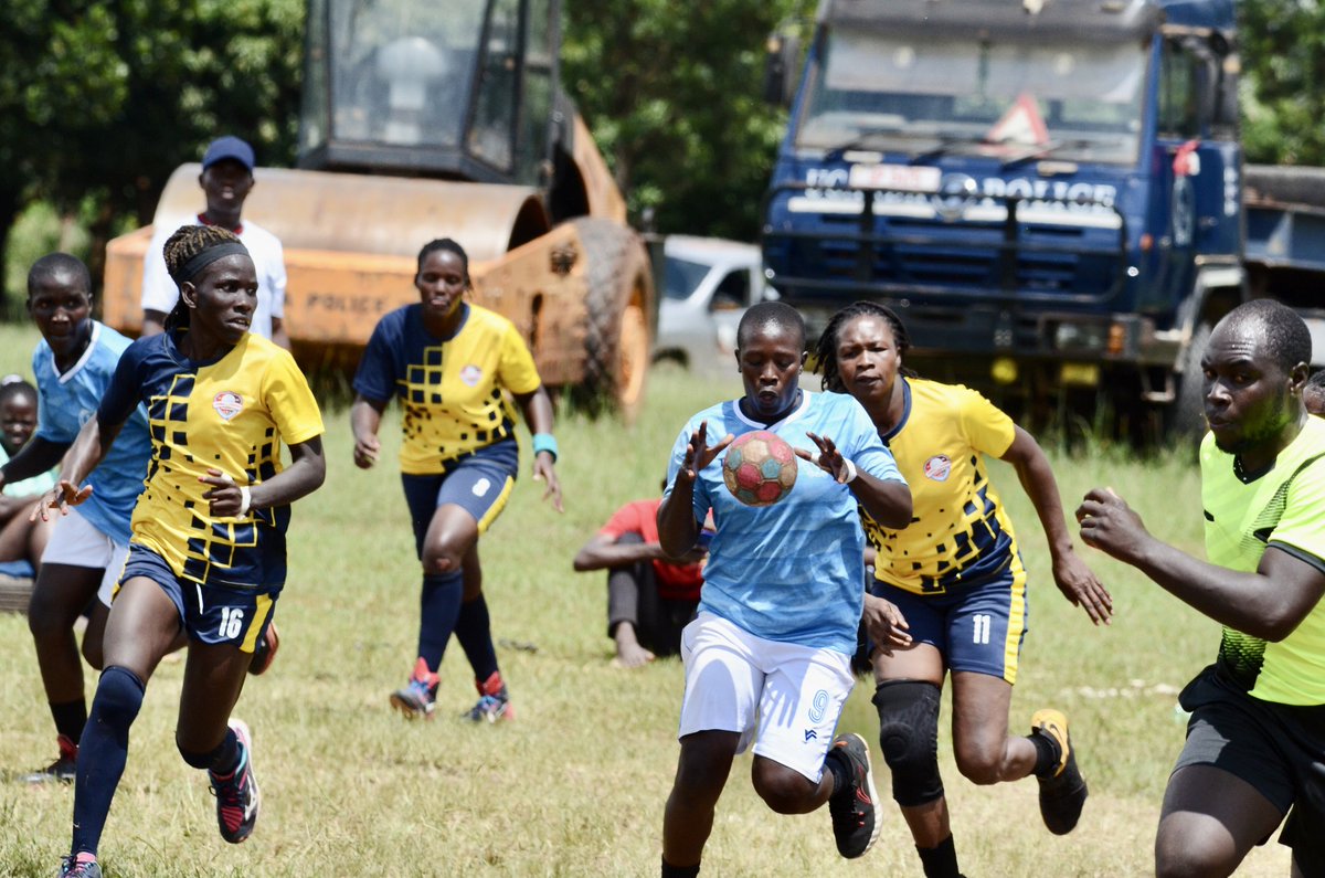 #InterforcesGames2023 | The 17th Edition of Interforces Games 2023 is still underway, witnessing a fierce battle as teams compete relentlessly for the coveted title of King. The Uganda Police netball team showcased their prowess by triumphing over the @ugwildlife Authority with…
