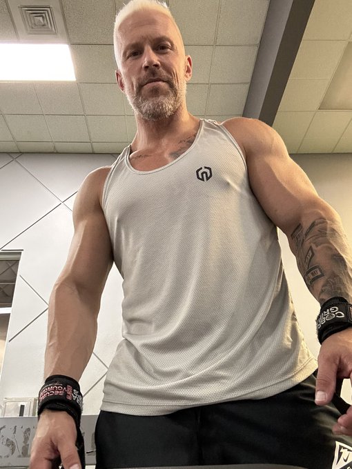 Watch Scott Blokker's leaked NSFW photo on TwXstars