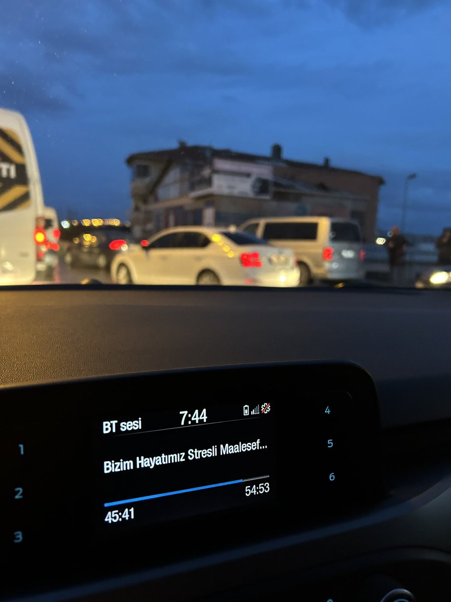 celgun's tweet photo. @streslipod Van der Sar’a çok güzel sövülmüş. İçimizin yağları eridi, teşekkürler 😅 buradan Manu’ya selam olsun. Biraz da bizim çocuğu kaleye koysunlar.. https://t.co/O3PFpFGCHd