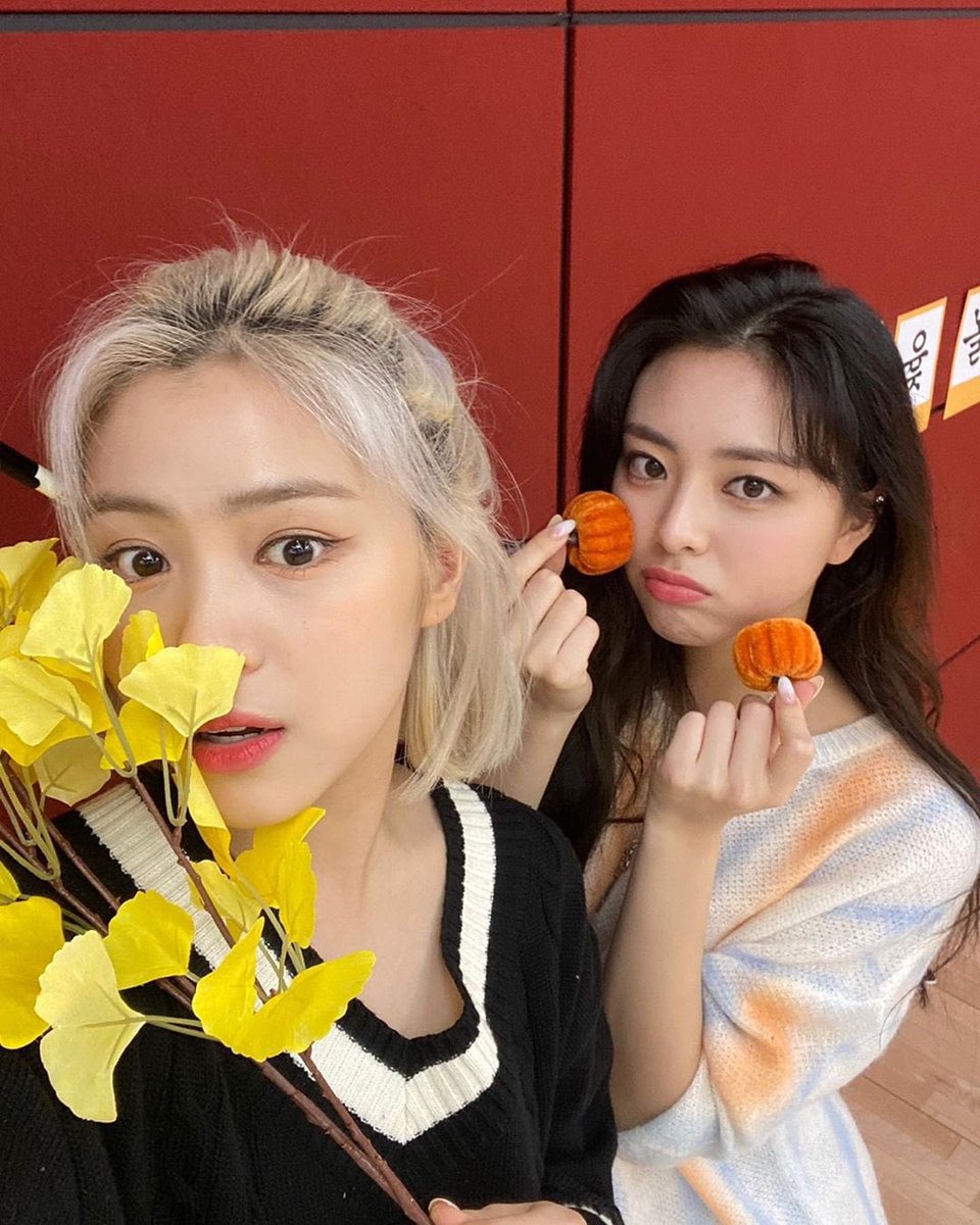 Pyxidis_twt's tweet photo. Me vine con estas guapas al #𝒅𝕠𝒕𝒕𝕚𝕖·𓈒1st章 porque obvio no iba a perderme del debut de mi bebé @dottie_off y menos cuando el #𝑒l𝑒v𝑒nਓ𝑒𝒑i𝒑𝒉an𝒚 estará que arde. ¡Te amo, bebé! 

𝔣airy -- 𝑙𔘓v𝕖 ♡⃞ ･ #𝕝ucifer https://t.co/NKfSjS3Z2B