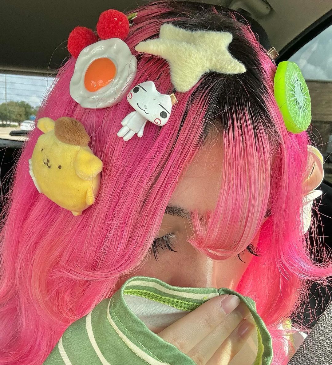 💛😍 Pompompurin loves snowfqiry's pink hair as much as we do! 👩‍🦰️🎀 #pompompurin #sanrio #sanriocutie #cuteaesthetic #kawaiiclip #kawaiihair #pinkhair